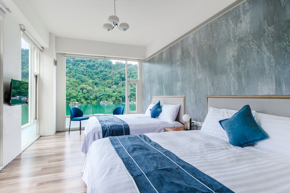 Superior Quadruple Room, Lake View - Photo 12