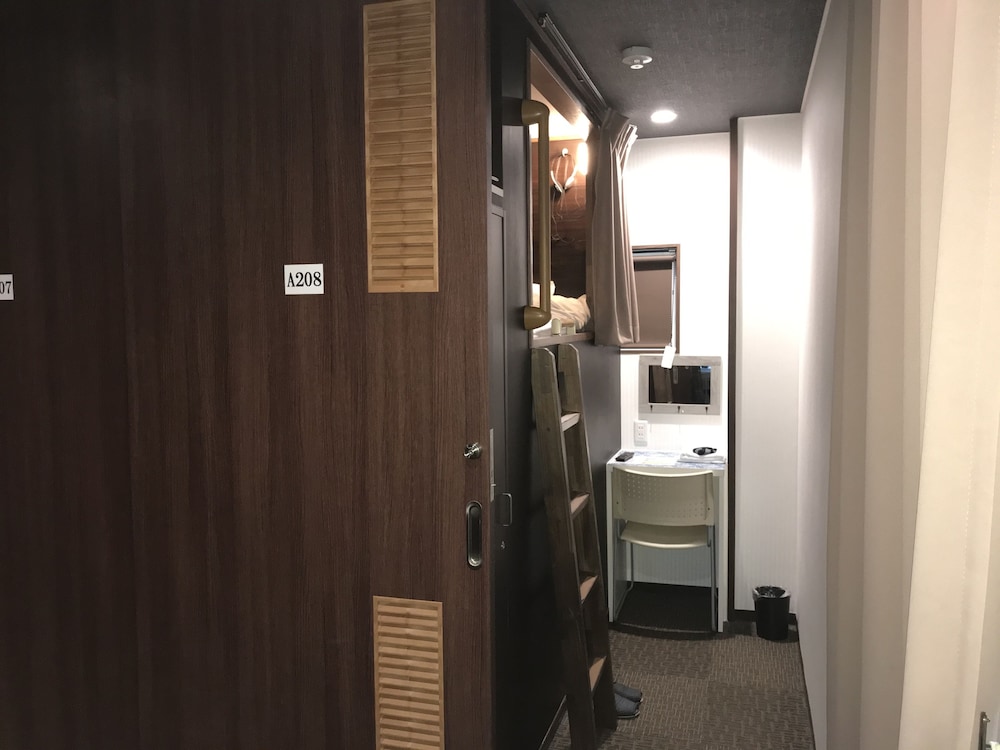 Capsule Room (Men Only) Upper Row photo 3