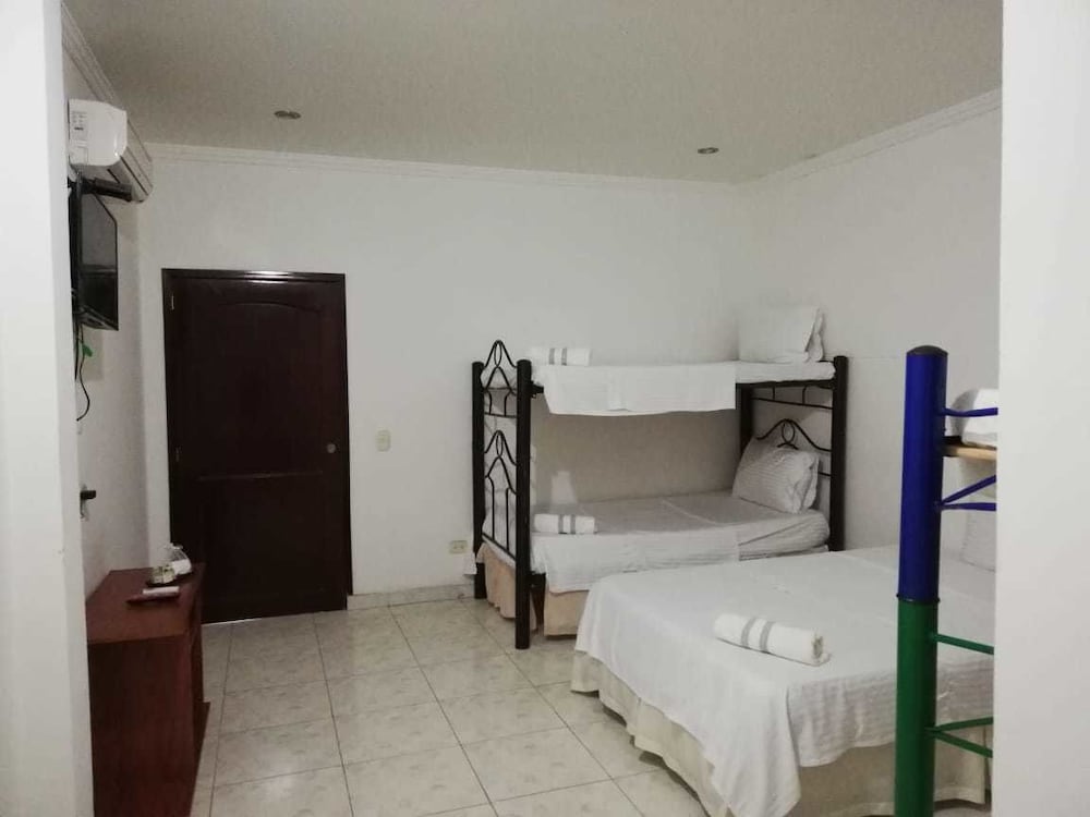 Standard Quadruple Room, Multiple Beds photo 1