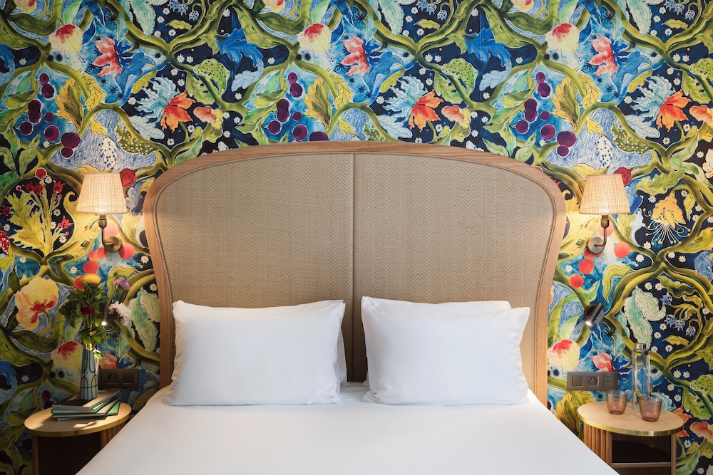 Superior Double Room thumbnail 6