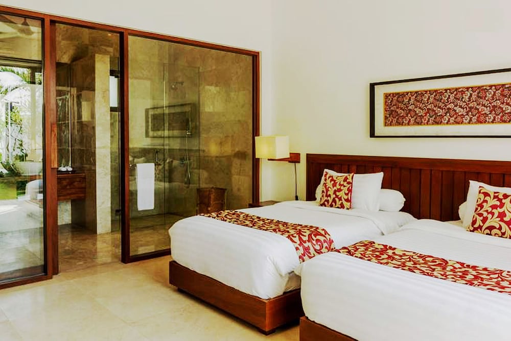 Five Bedrooms Beachfront Villa photo 3