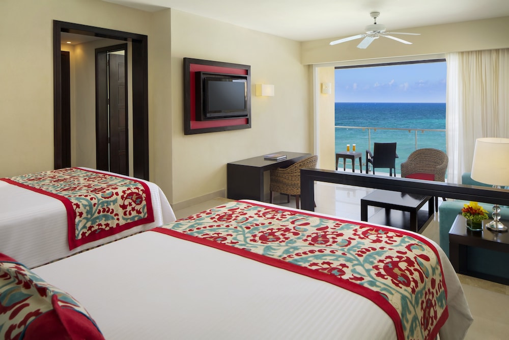 Junior Suite Ocean Front Double
