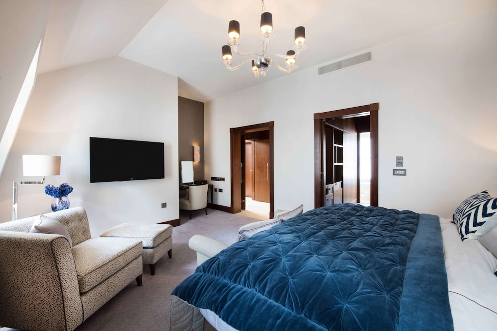 Conrad Suite thumbnail 6