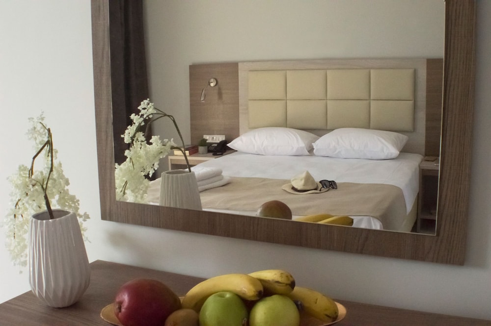 Double Room - Photo 5
