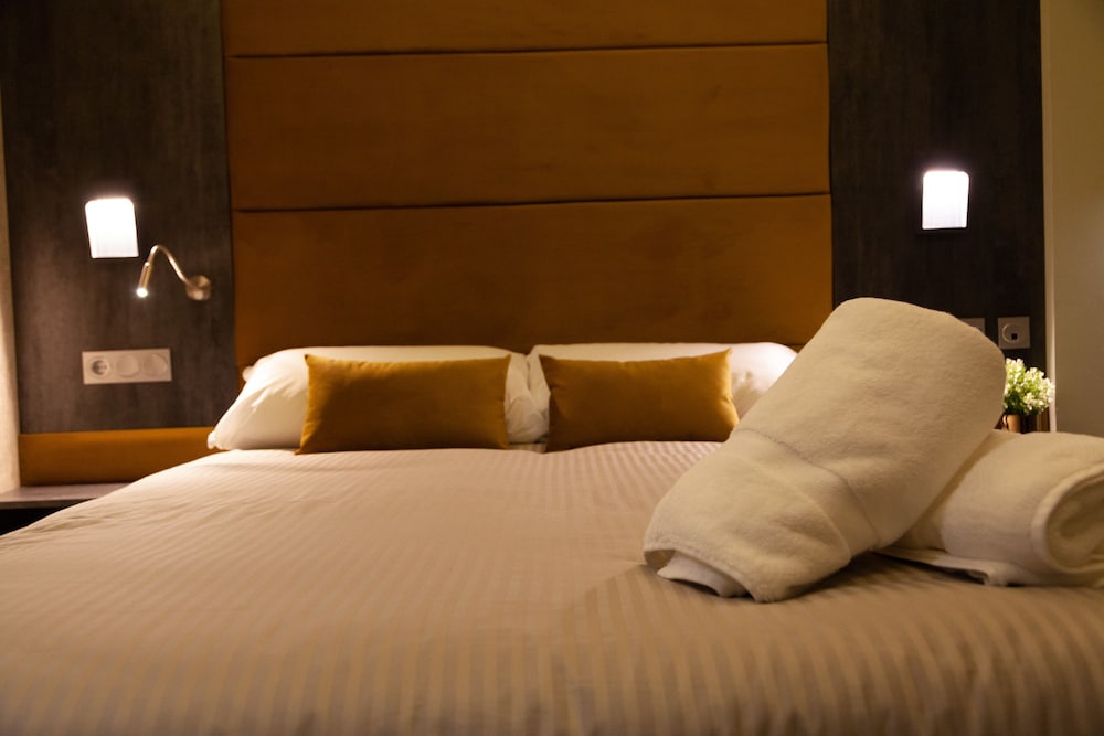 Superior Room, 1 Queen Bed photo 2