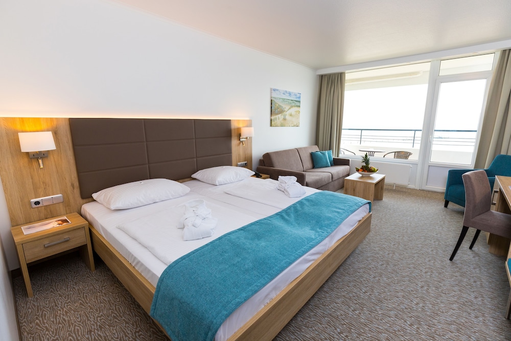 Double Room, Sea View - Photo 2