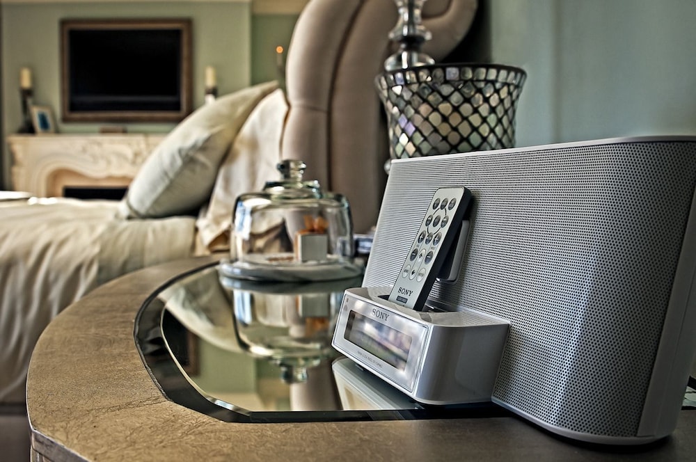 Luxury Suite, 1 King Bed, Jetted Tub, River View (French Decor) photo 2