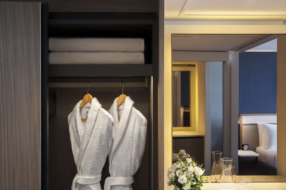 Two Twin Beds (Non Smoking) - Photo 4
