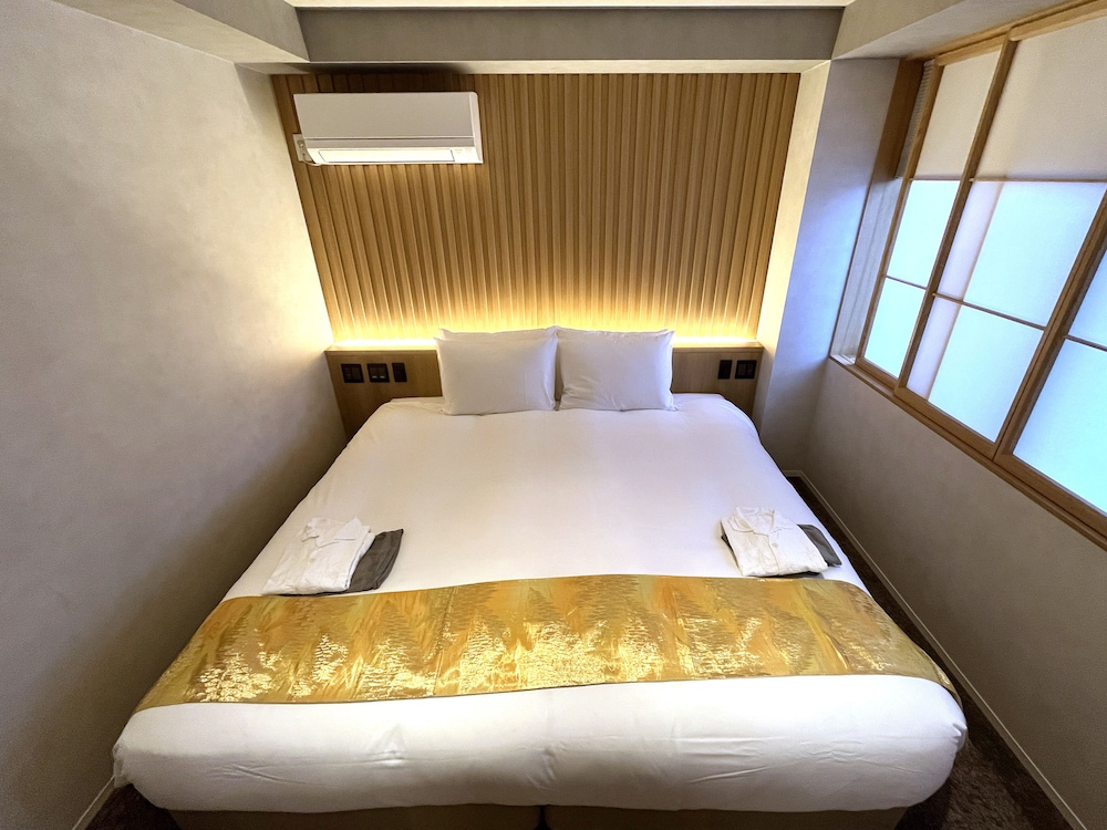 Premium Double or Twin Room - Photo 16