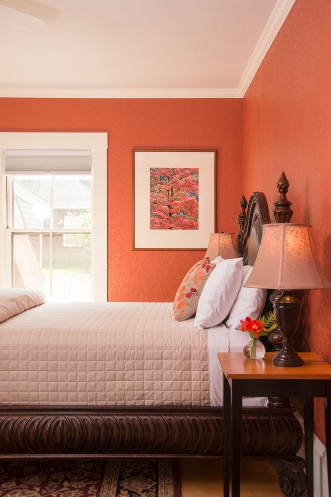 Room (Lake Sunapee) photo 3