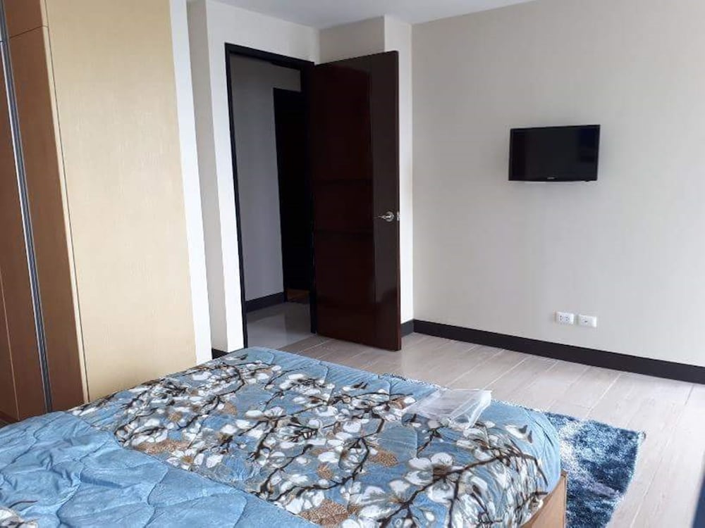 1 Bedroom Condo photo 2