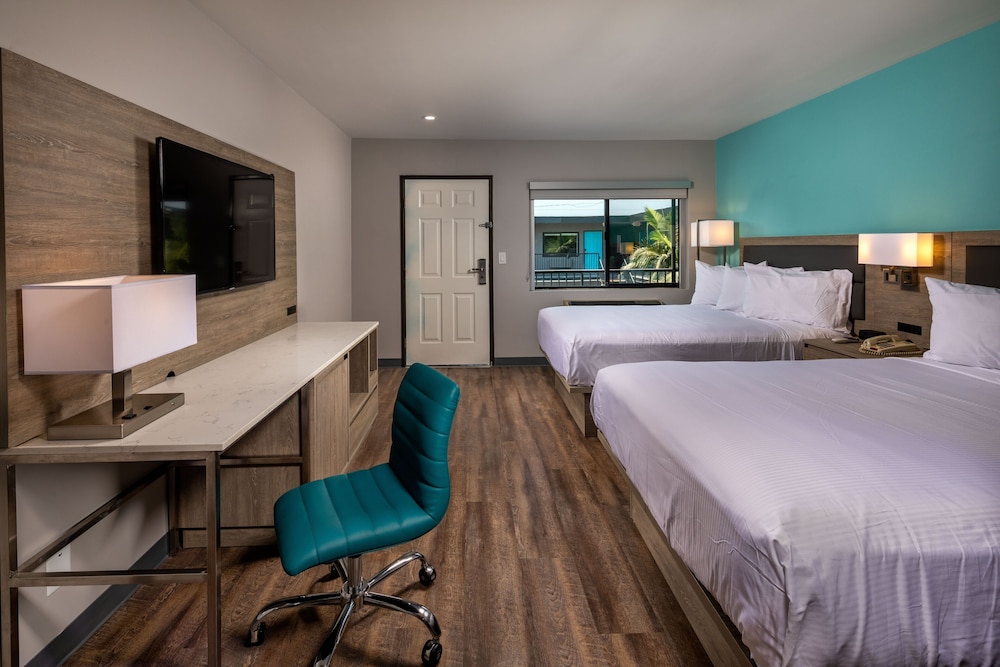 Suite, 2 Queen Beds, Non Smoking photo 2