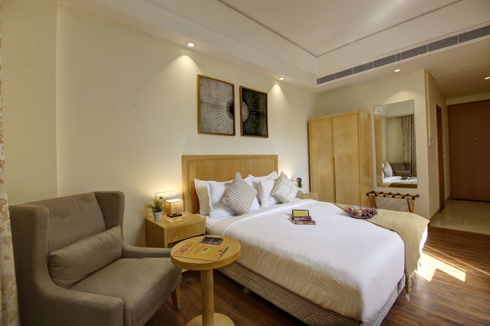 Suite with City View - Photo 8