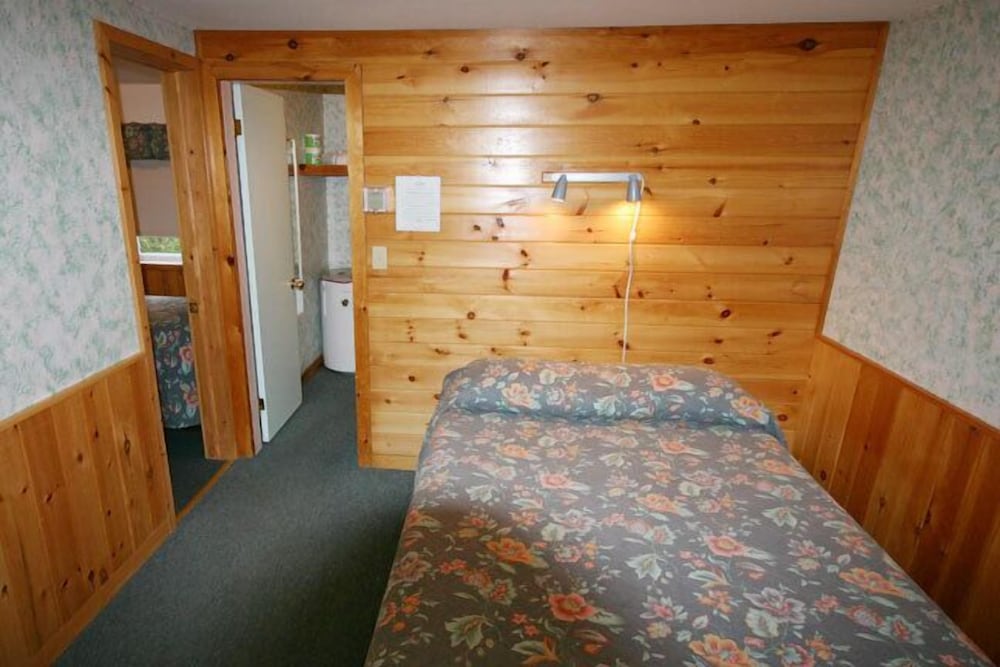 Standard Cottage, 1 Queen Bed With Sofa Bed, Patio, Lake View photo 1