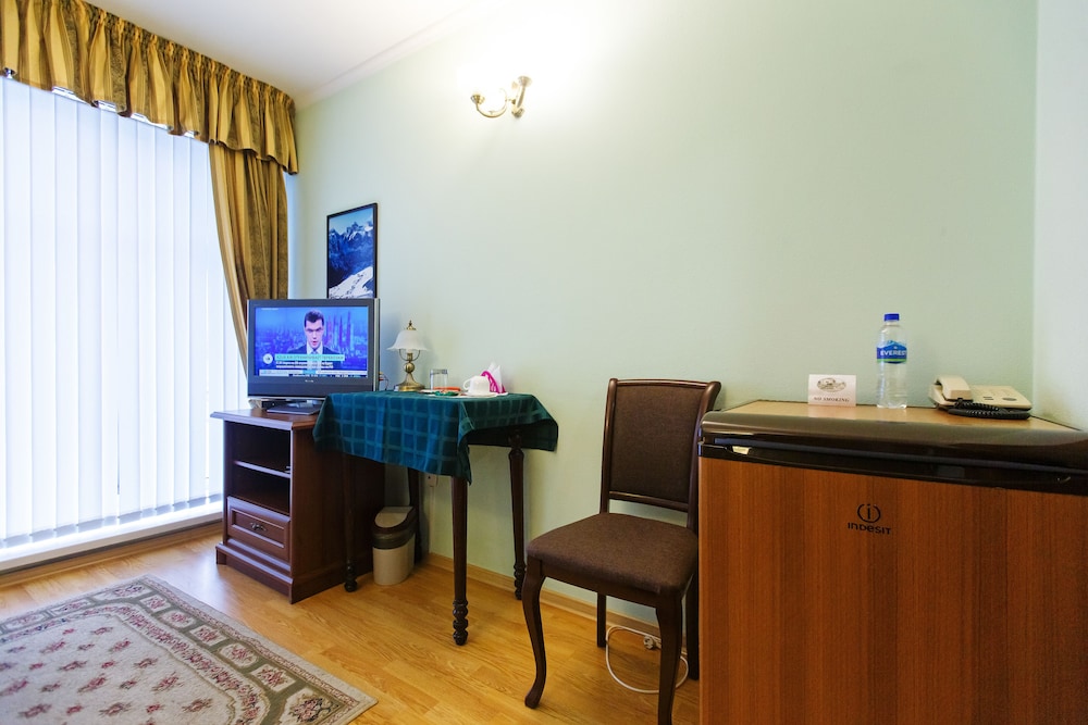 Family Room, Ground Floor photo 3