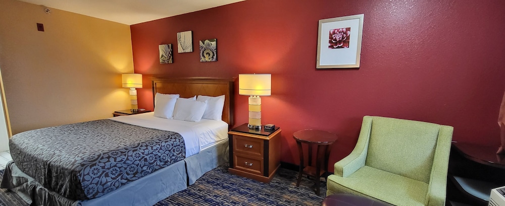 Deluxe Room, 1 King Bed with Sofa bed, Non Smoking - Photo 5