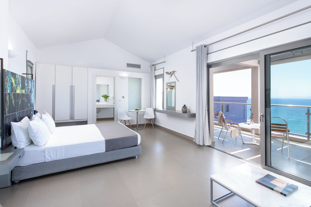 Junior Suite, 1 King Bed with Sofa bed, Sea View