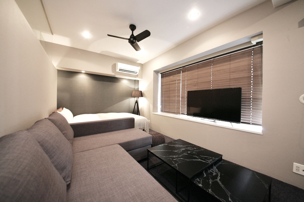 Deluxe Room, 3 Bedrooms, Non Smoking, Kitchen - Photo 11