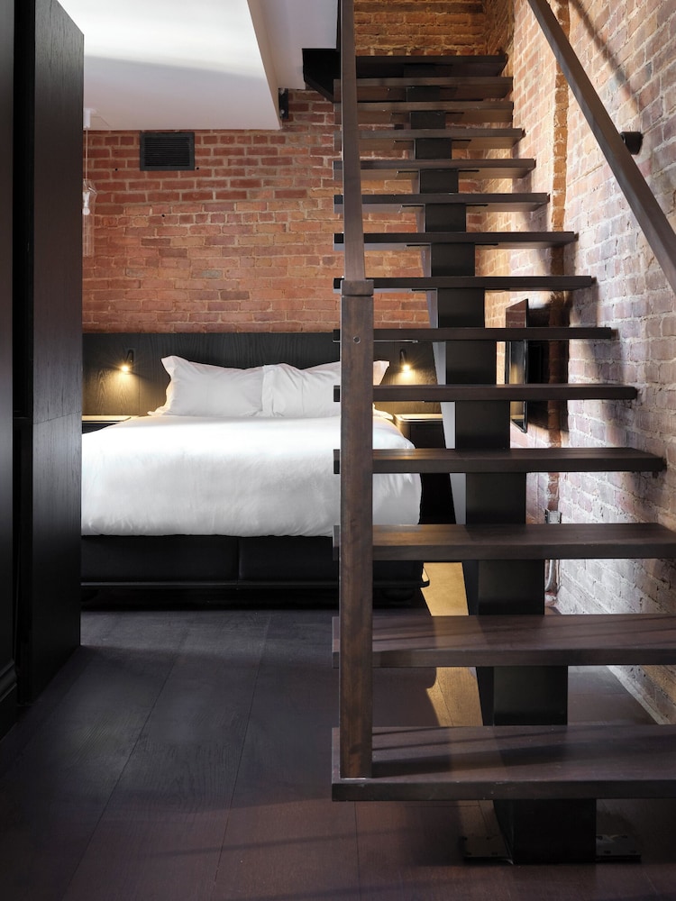 Small Standard Room (Split Floor)