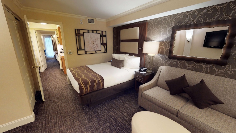 Suite, Multiple Beds, Non Smoking, Refrigerator & Microwave (with Sofabed) - Photo 3