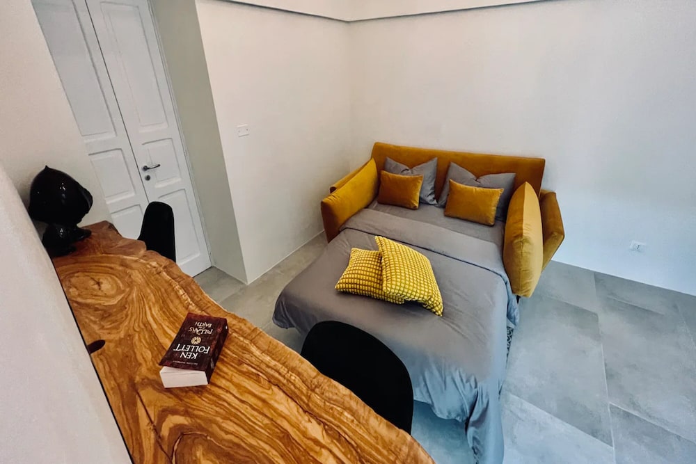 Family Townhome, Multiple Beds, 2 Bathrooms (Tiny Townhouse In The Historic Centre)