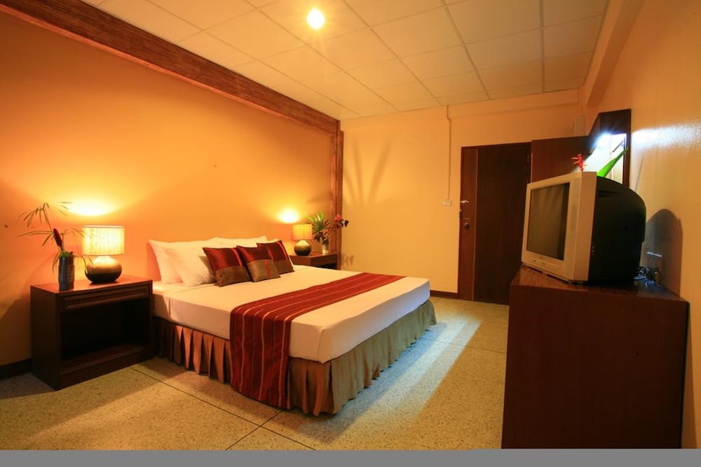 Deluxe Room, 1 Large (Double) Bed photo 3