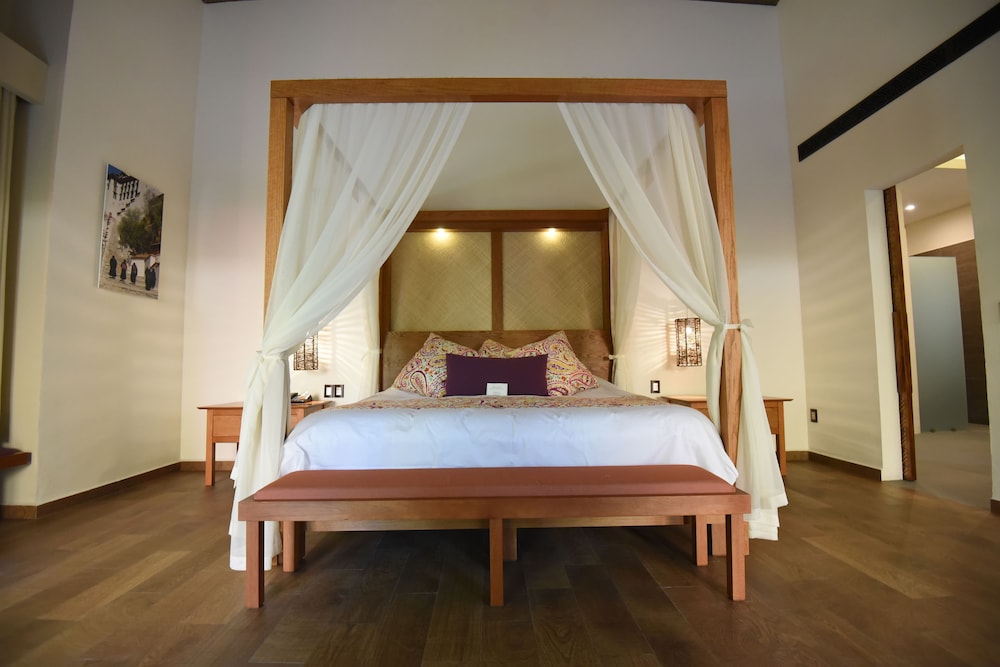Superior Suite, 1 King Bed photo 1