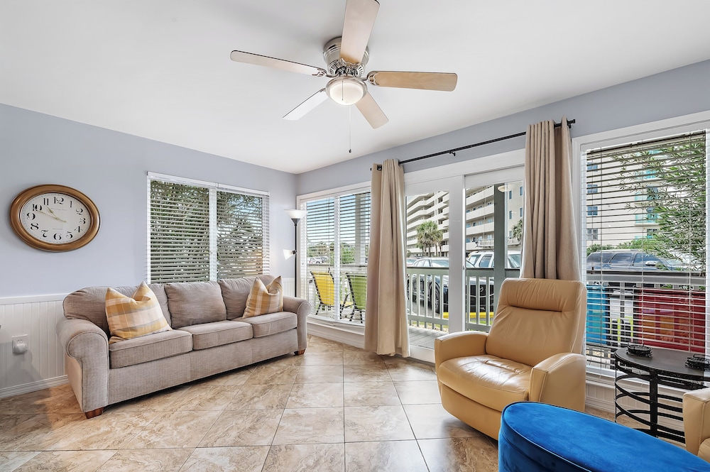 Signature Condo, 2 Bedrooms, Balcony
