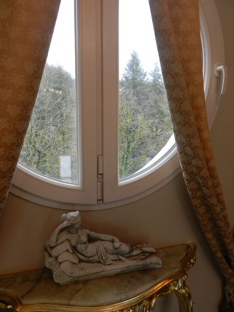 Royal Double Room, 1 Bedroom, Pool View, Garden Area photo 3