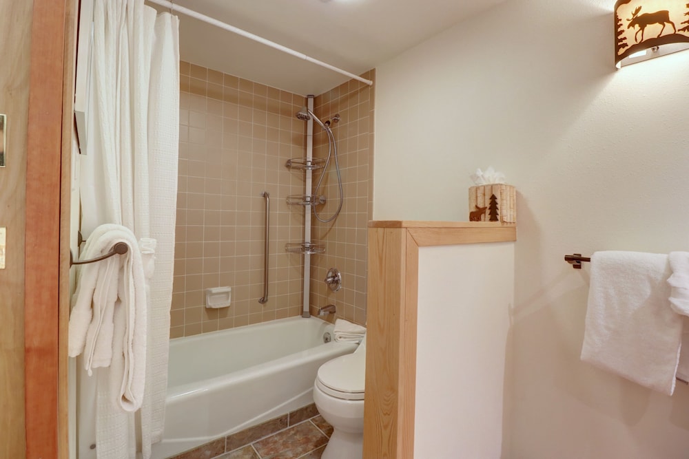 Condo, 1 Bedroom photo 2