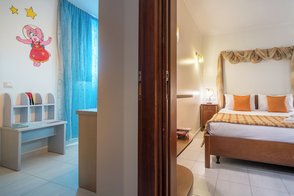 Space Family Suite with Jacuzzi Bath photo 3