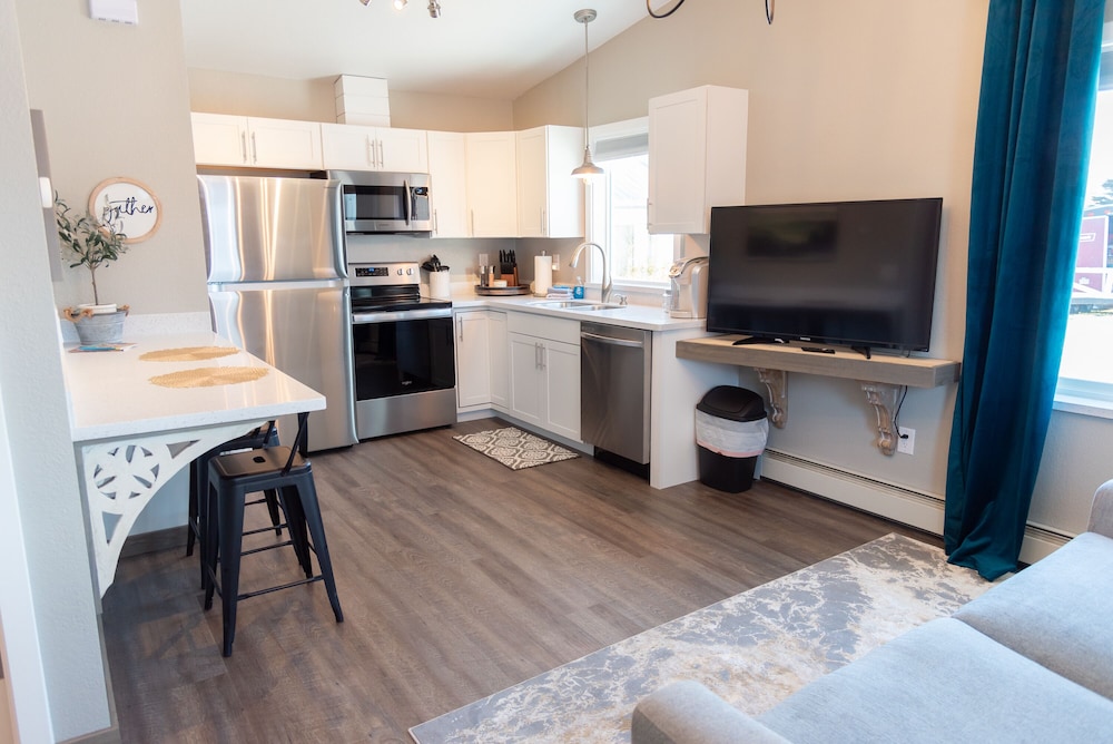 Premium Suite, 1 Queen Bed, Mountain View (10)