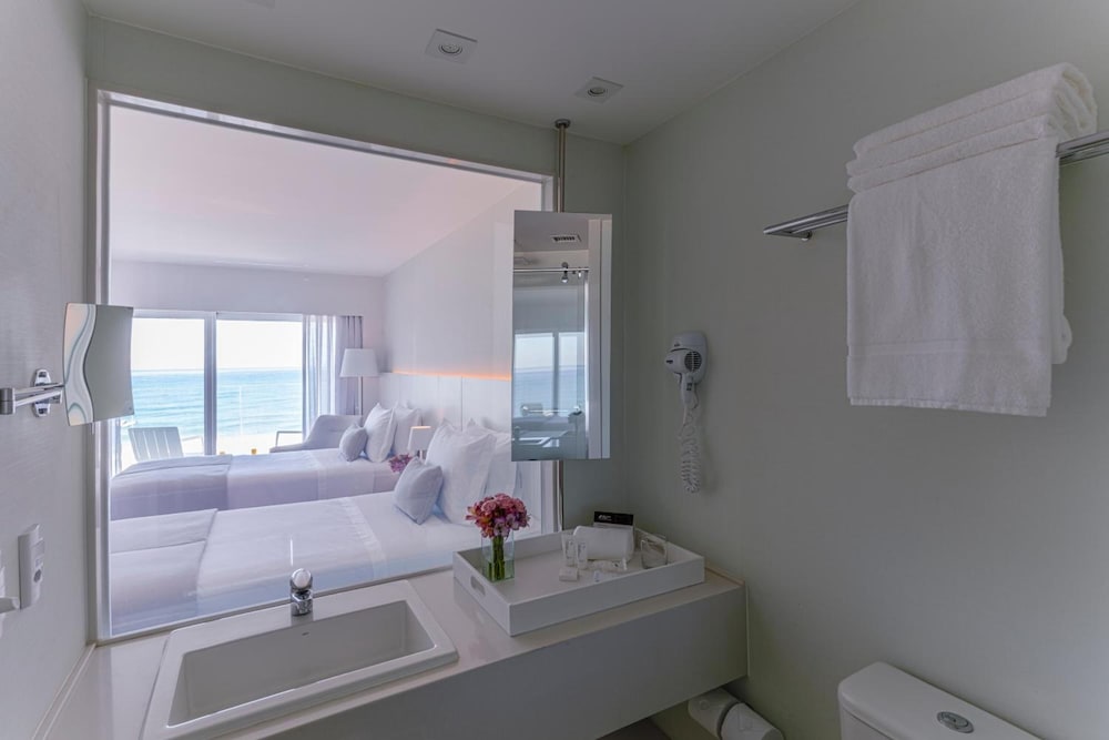 Quarto duplo luxo com varanda, 2 camas de solteiro, Vista para o Mar thumbnail 6