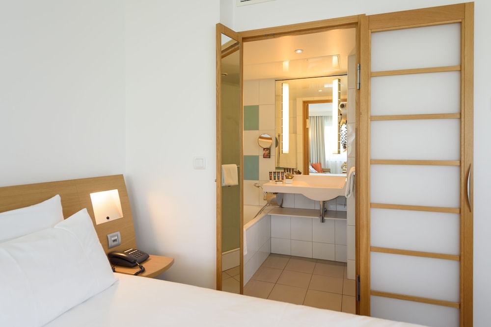 Executive Room, 1 Double Bed with Sofa bed - Photo 4