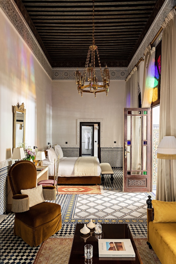 Suite (Ambassador) - Photo 1