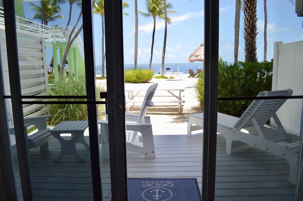 Oceanfront King Suite w/ Kitchen & Private Balcony - Photo 35