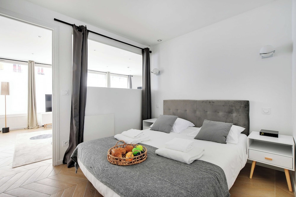 Apartment photo 2