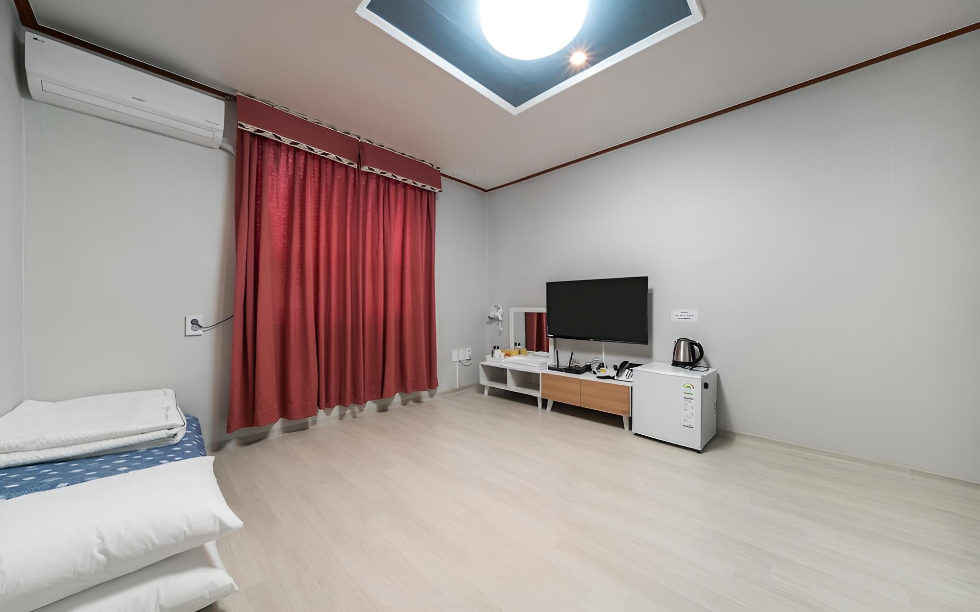 Room (Ondol Room) - Photo 1