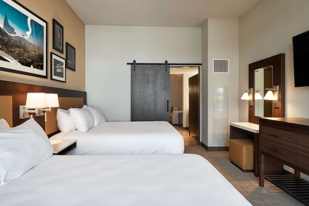 Suite, Multiple Beds, Accessible, Balcony (Bathtub)