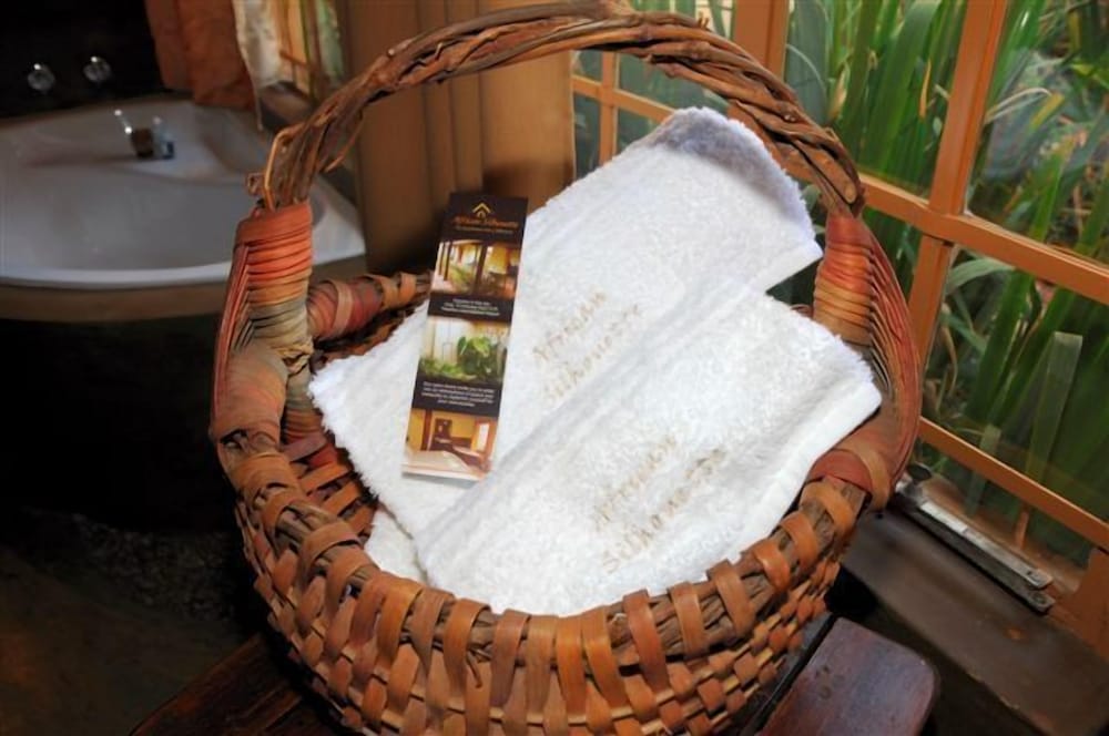 Luxury King Suite : Mosaic Pebble Room photo 3
