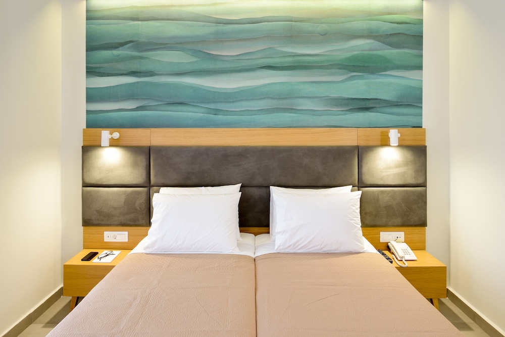 Deluxe room with Balcony - Photo 3