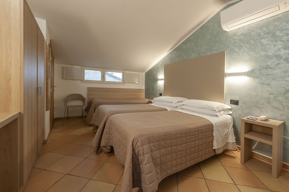 Economy Room
