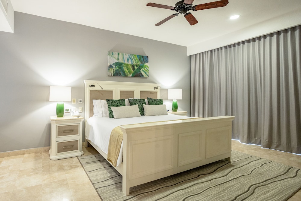 Deluxe Ocean View 1 King Bed - Photo 3