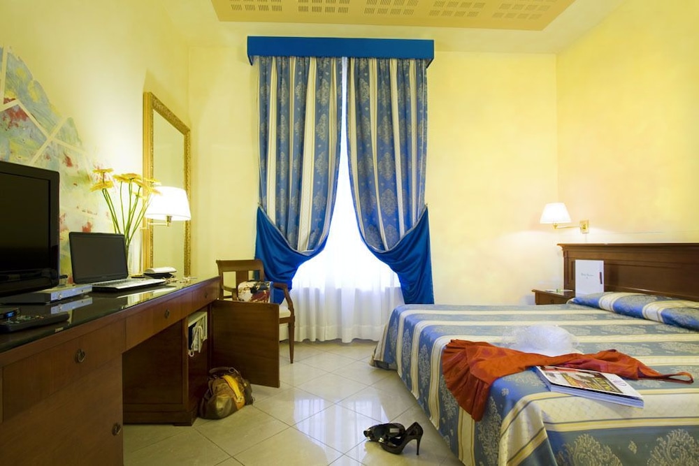 Classic Double Room Single Use photo 3