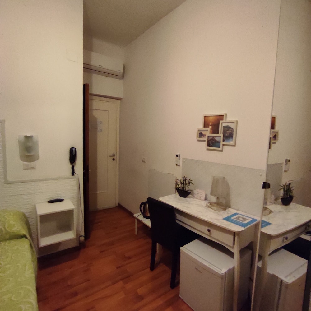 Basic Double Room, 1 Double or 2 Twin Beds, Non Smoking - Photo 28