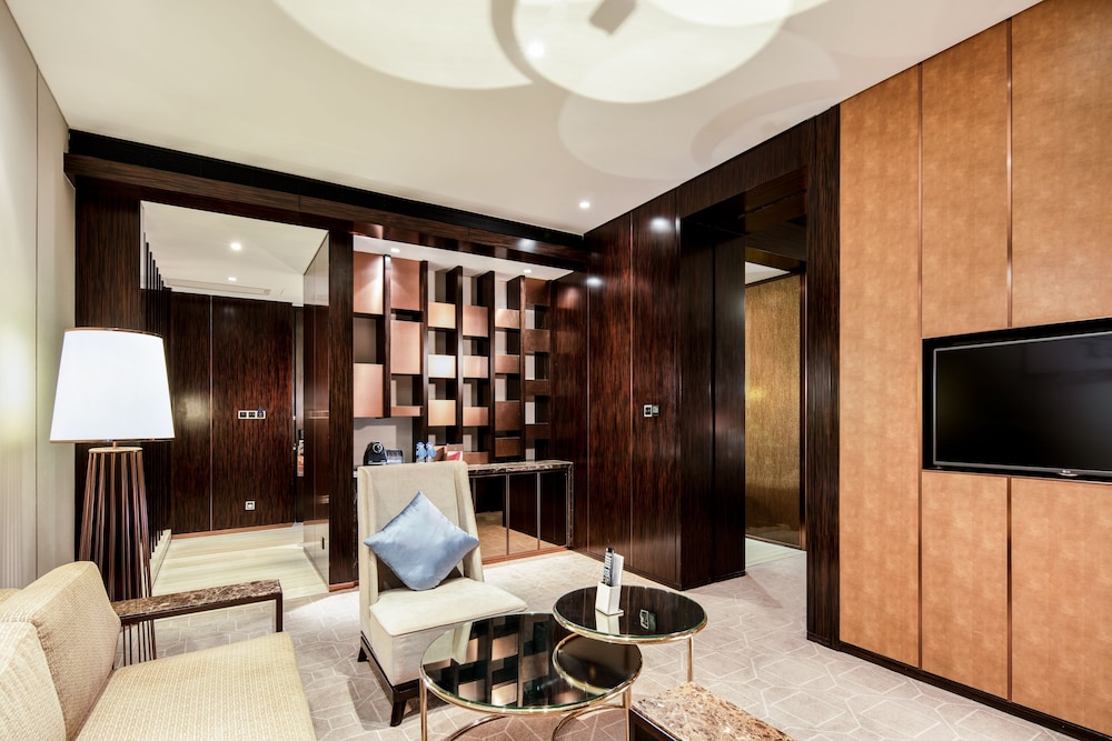 King One-Bedroom Suite