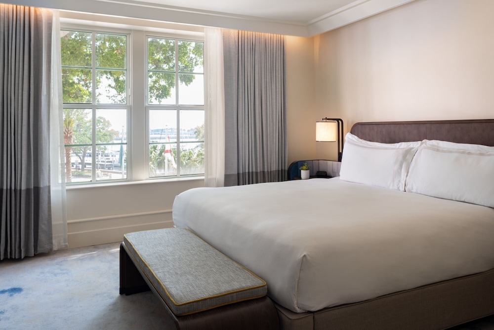 Superior Suite, 1 Bedroom, 1 King Bed, Low Floor, (Tower) photo 3