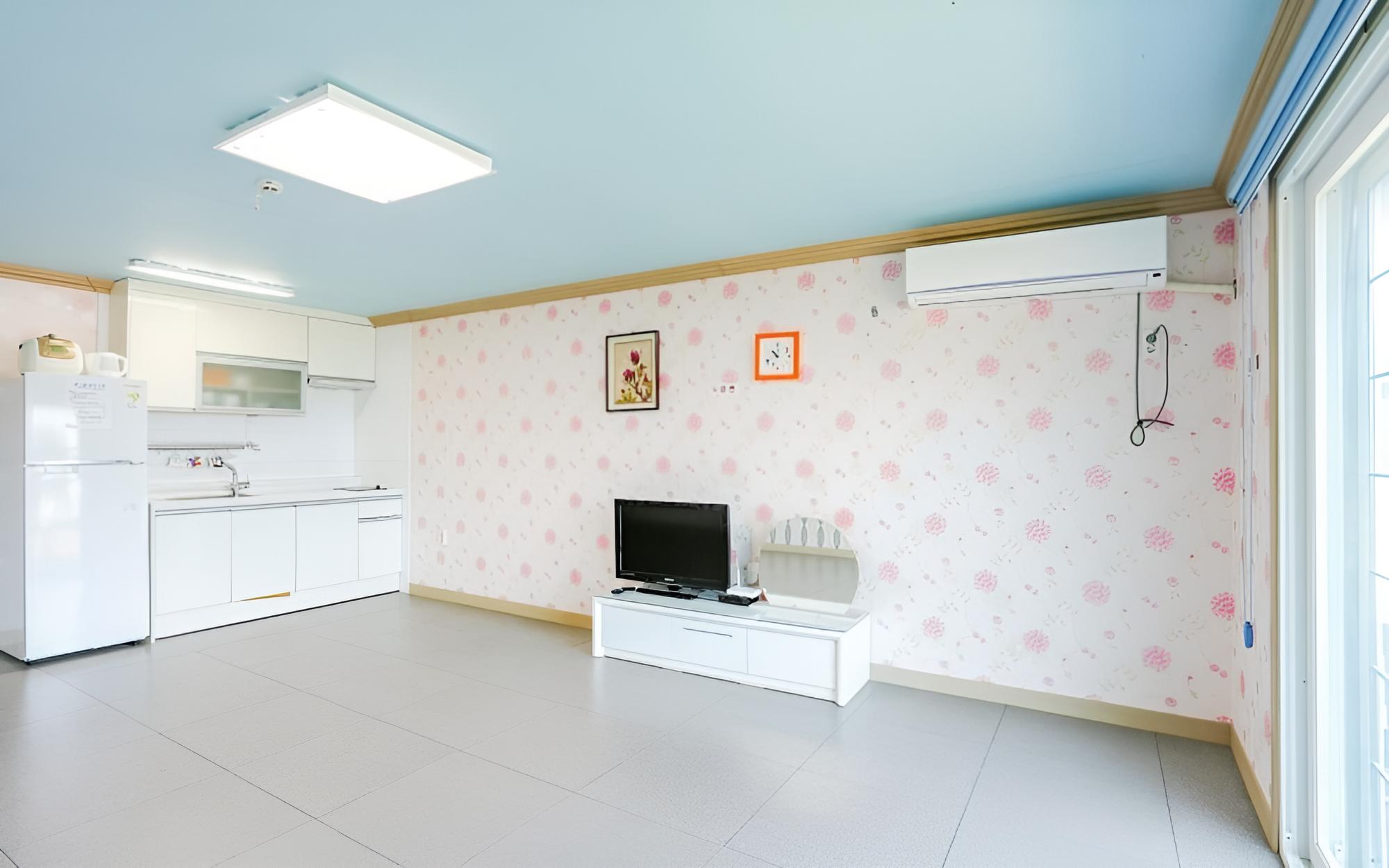 Room (Beige) photo 2
