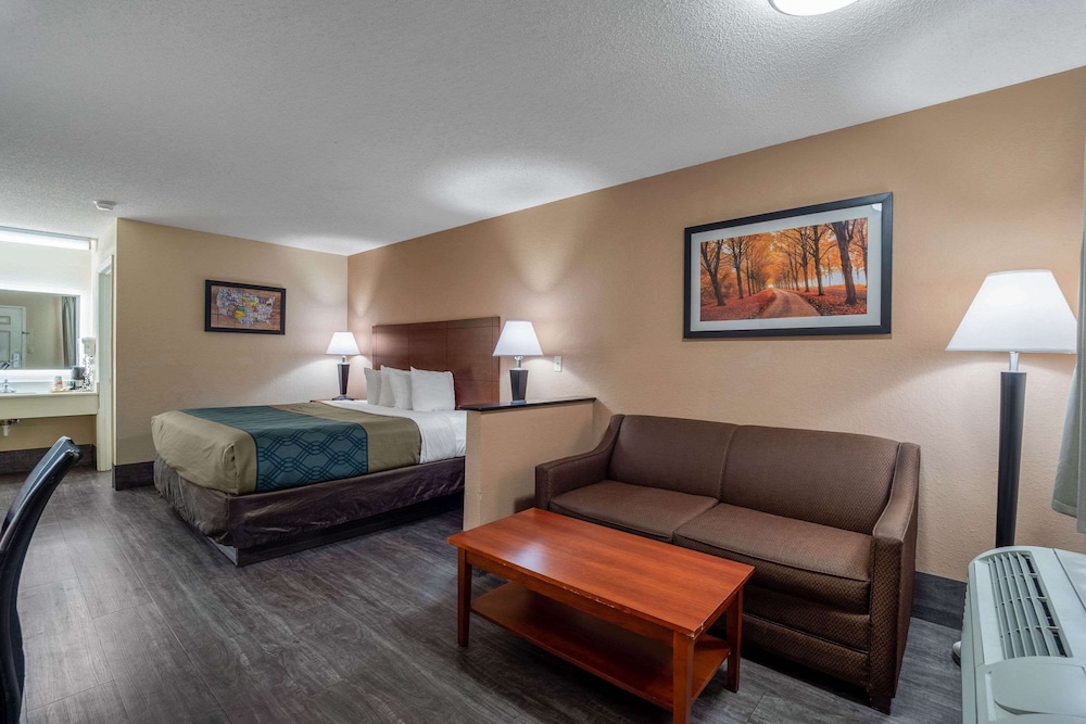 Suite, 1 King Bed, Smoking