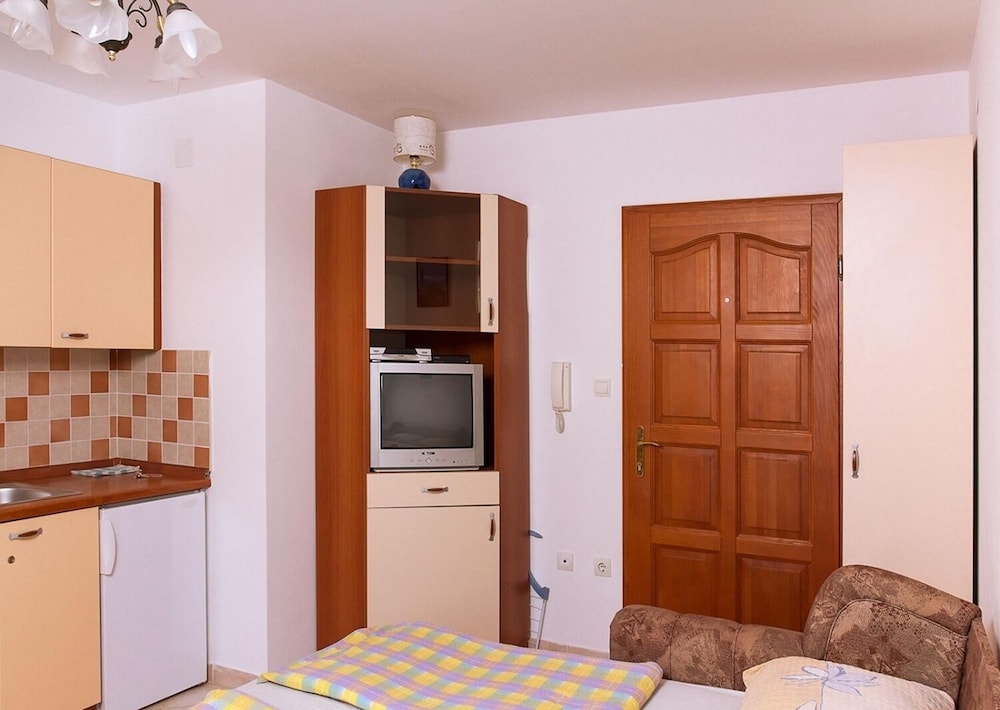 Studio (Super - 50 m from pebble beach - SA1 ) photo 1